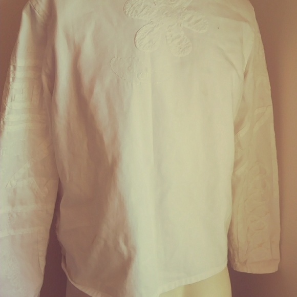 Life Style embroidery shirt Sz Med $22.+ free gift - Picture 3 of 7